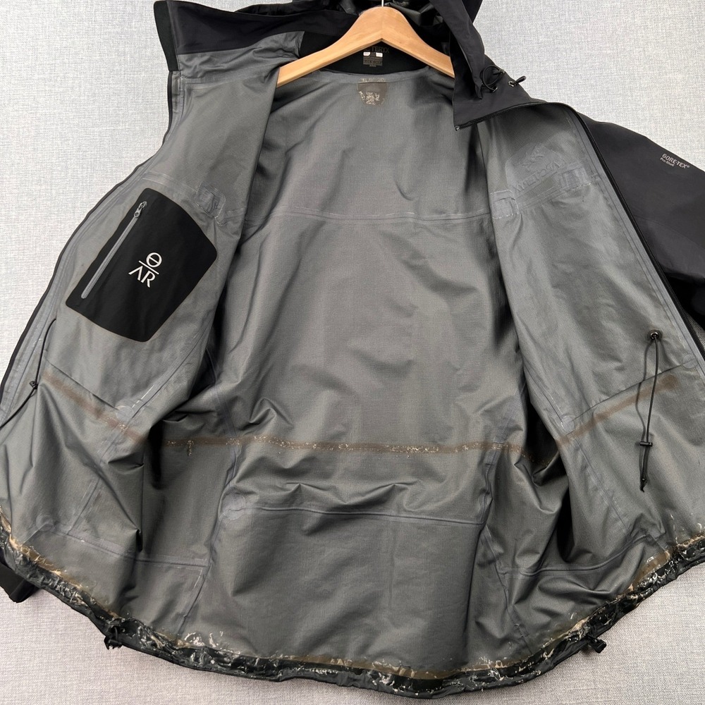 Arc'teryx Alpha AR Gore-Tex Pro Shell Jacket Men Large Black Hiking FLAW - Picture 5 of 13